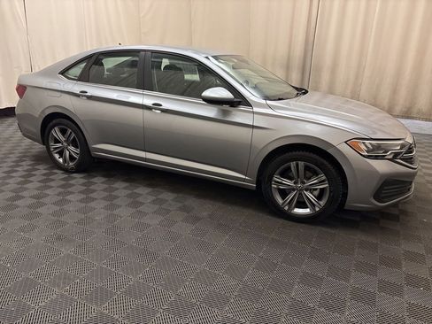 Used 2024 Volkswagen Jetta SE image 8