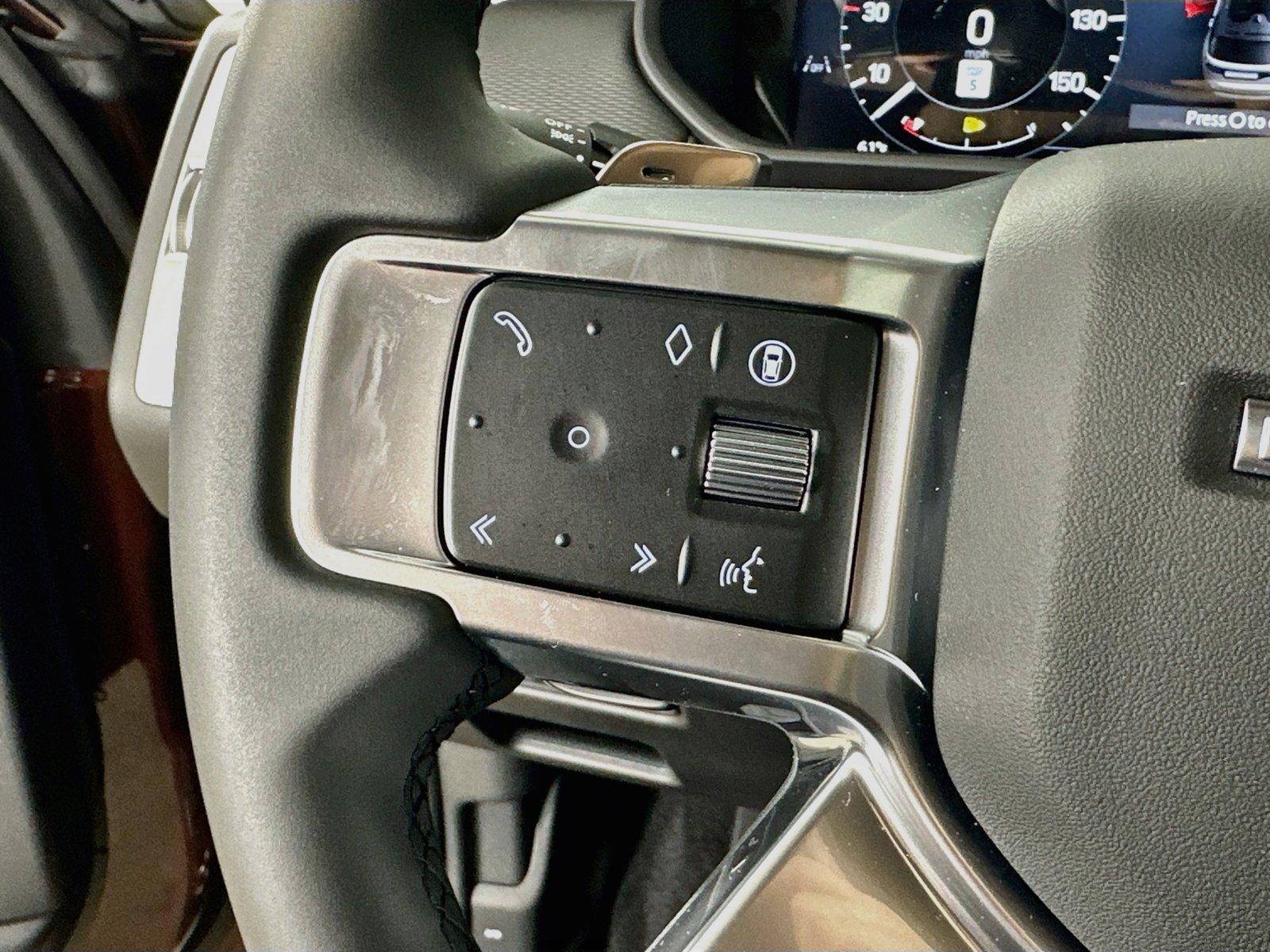 New 2026 Land Rover Discovery Limited Edition AWD/4WD image 18