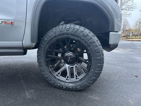 Used 2024 GMC Sierra 1500 AT4 image 33