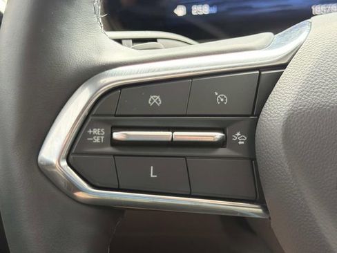 Used 2025 Chevrolet Equinox LT w/ Convenience Package II image 30