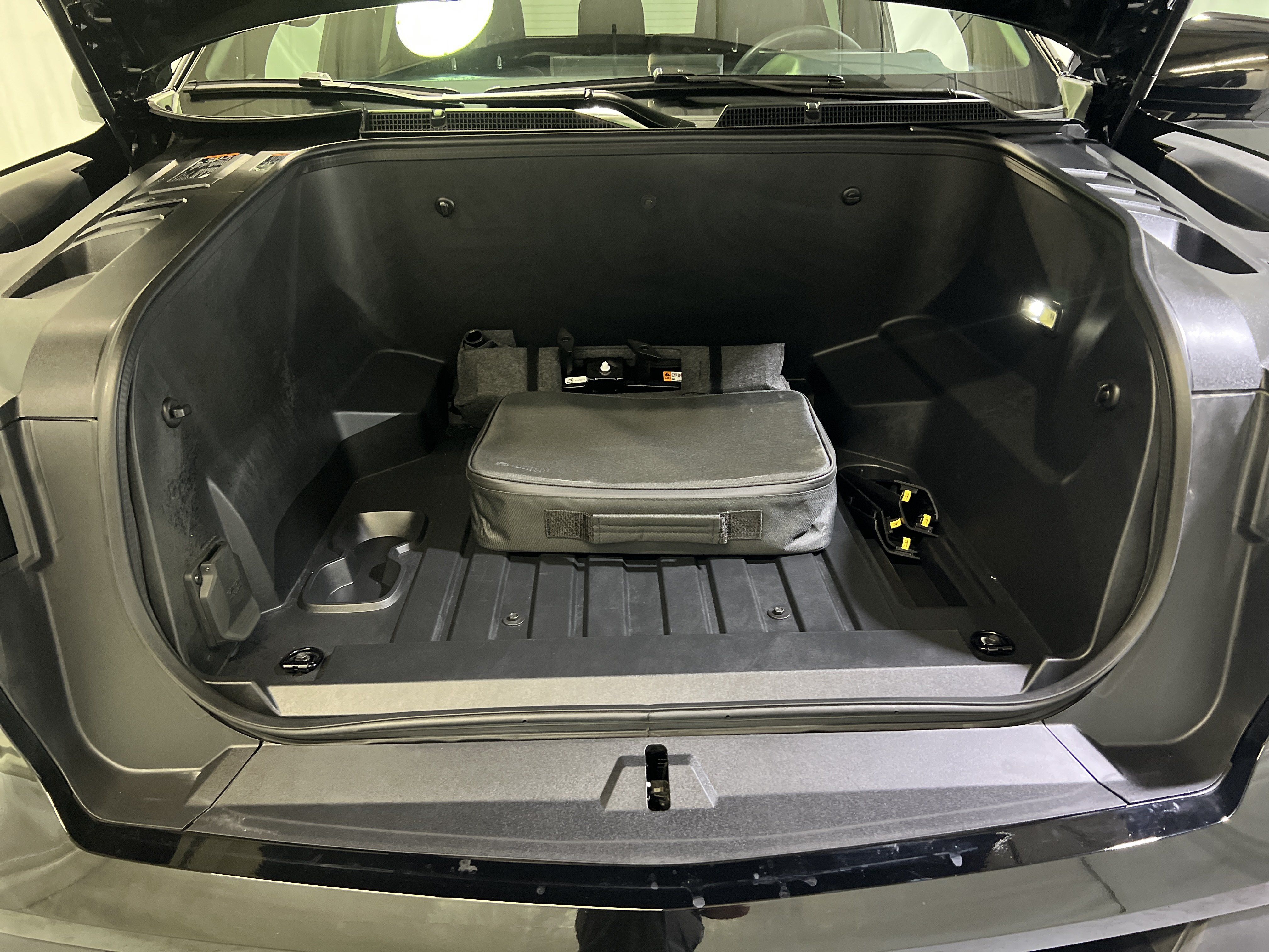 Certified 2025 Chevrolet Silverado EV W/T AWD/4WD image 15
