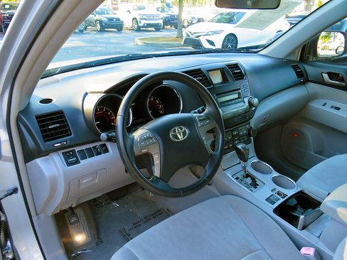Used 2008 Toyota Highlander Sport image 17