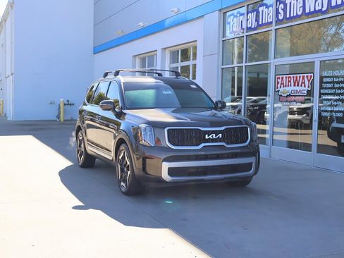 Used 2023 Kia Telluride EX w/ EX Captain's Chair Package image 2