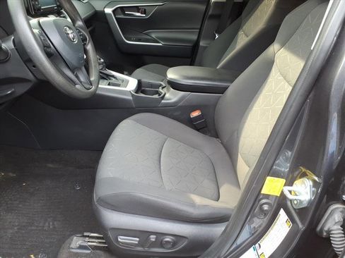 Used 2021 Toyota RAV4 XLE image 10