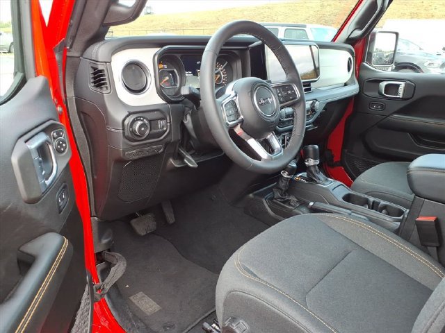 Used 2026 Jeep Wrangler Unlimited Sahara AWD/4WD image 15