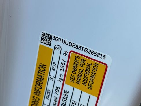 New 2026 GMC Sierra 1500 SLT image 24