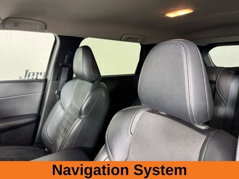 Used 2024 Mitsubishi Outlander SE image 12