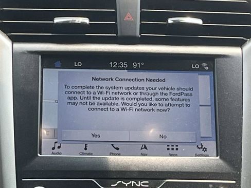Used 2019 Ford Fusion SE FWD image 14