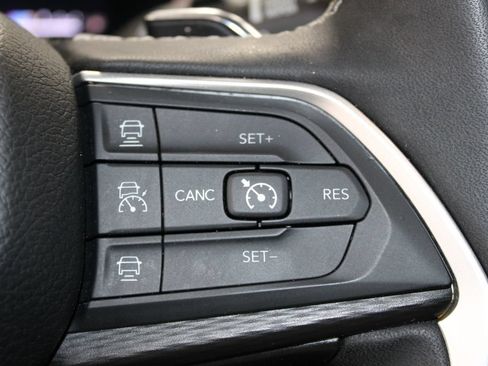 Used 2024 Jeep Grand Cherokee Altitude AWD/4WD image 44