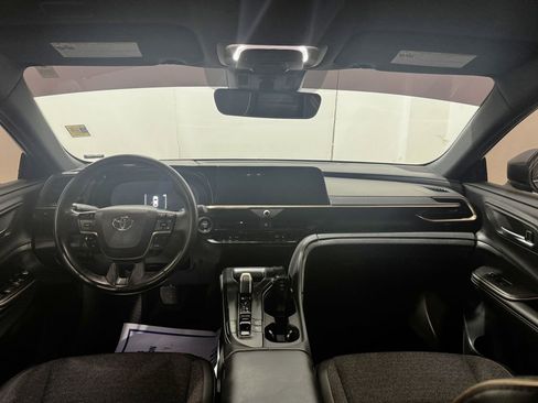 Used 2023 Toyota Crown XLE image 2