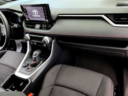 Certified 2022 Toyota RAV4 SE image 28