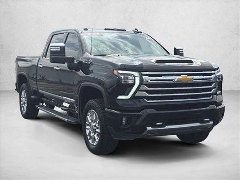Used 2024 Chevrolet Silverado 2500 High Country AWD/4WD image 3