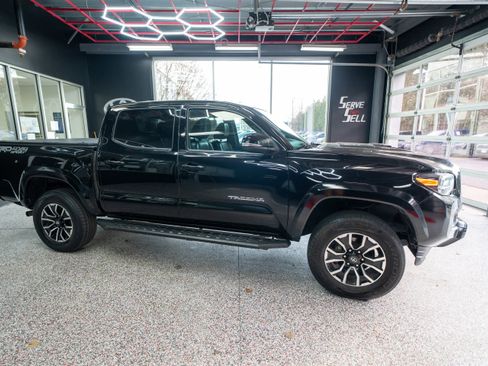 Used 2023 Toyota Tacoma TRD Sport image 5