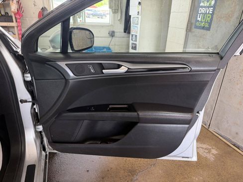 Used 2014 Ford Fusion SE w/ Equipment Group 201A FWD image 20