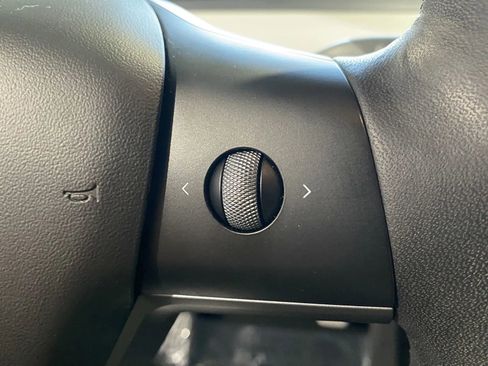 Used 2022 Tesla Model Y Performance image 17