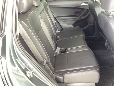 Used 2021 Volkswagen Tiguan SE AWD/4WD image 19