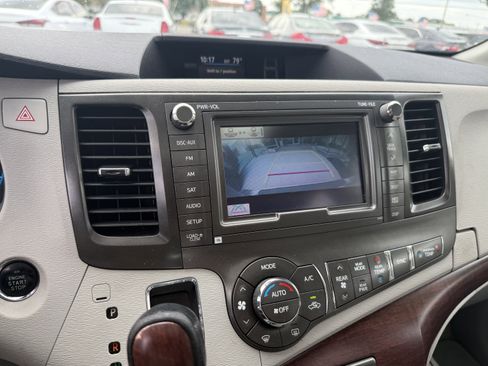 Used 2011 Toyota Sienna XLE image 16