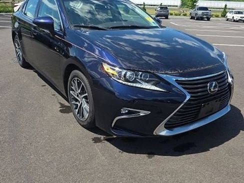 Used 2018 Lexus ES 350 w/ Luxury Package w/Wood Trim FWD image 3