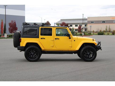 Used 2015 Jeep Wrangler Unlimited Sahara w/ Connectivity Group image 4