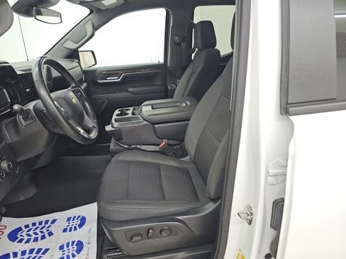 Used 2023 Chevrolet Silverado 1500 LT image 2