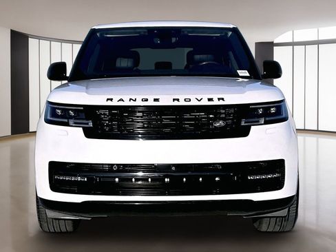 Used 2023 Land Rover Range Rover SE image 2