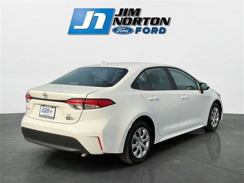 Used 2024 Toyota Corolla LE image 3