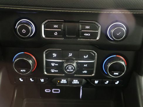 Used 2023 Chevrolet Suburban Premier AWD/4WD image 51