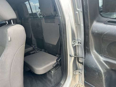 Used 2016 Toyota Tacoma TRD Off-Road AWD/4WD image 27