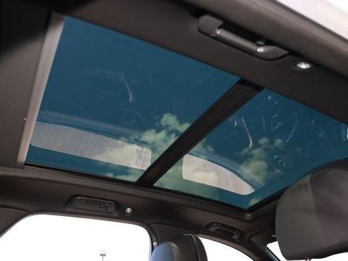 Used 2018 Bentley Bentayga AWD/4WD image 26