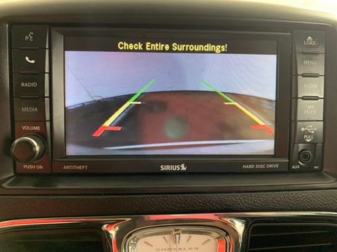 Used 2015 Chrysler Town & Country Touring-L w/ Driver Convenience Group FWD image 5
