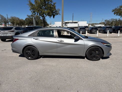 Used 2021 Hyundai Elantra SEL w/ Convenience Package image 7