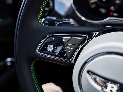 Used 2025 Bentley Bentayga AWD/4WD image 63