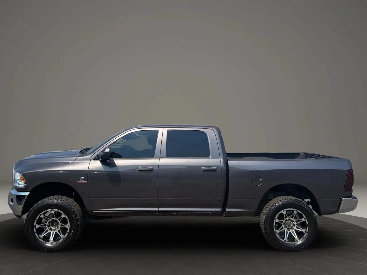 Used 2015 RAM 3500 Tradesman w/ Chrome Appearance Group AWD/4WD image 2