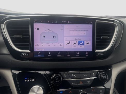 Used 2023 Chrysler Pacifica Touring-L FWD image 20