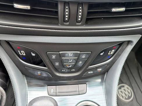 Used 2019 Buick Envision Essence AWD/4WD image 27