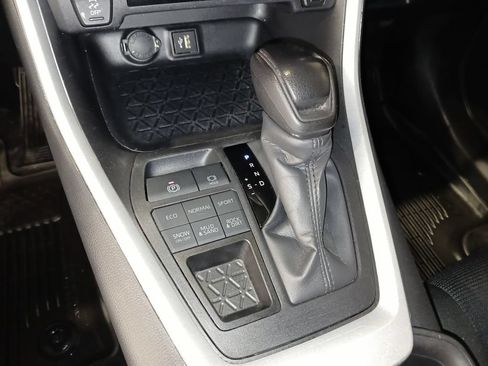 Used 2025 Toyota RAV4 LE AWD/4WD image 17