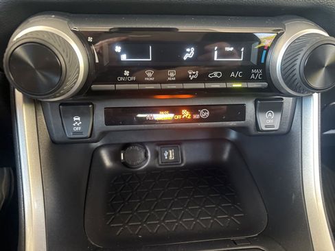 Used 2025 Toyota RAV4 LE AWD/4WD image 21