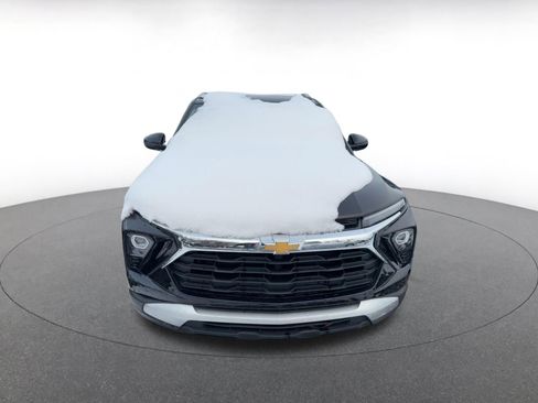 Used 2025 Chevrolet TrailBlazer LT image 3