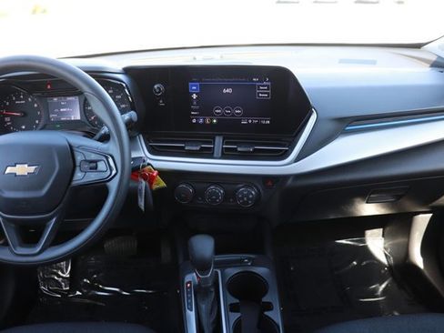 Used 2024 Chevrolet Trax LS w/ LS Convenience Package image 13