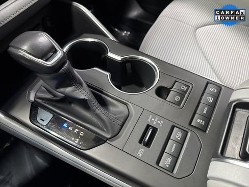 Used 2020 Toyota Highlander LE image 20