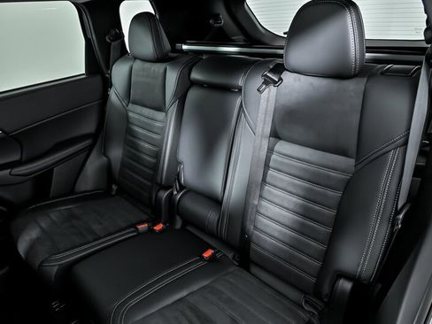 New 2025 Mitsubishi Outlander TRAIL image 16