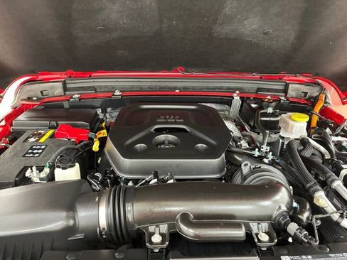 Used 2025 Jeep Wrangler Unlimited Sahara w/ Safety Group image 11