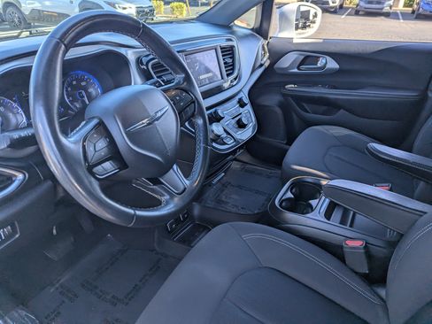 Used 2019 Chrysler Pacifica Touring Plus w/ S Appearance Package image 15