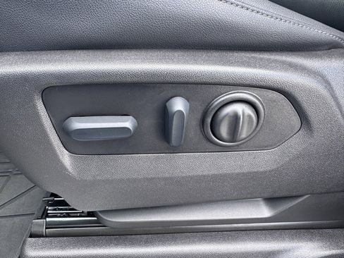 Used 2022 Chevrolet Silverado 2500 LTZ w/ LTZ Convenience Package image 21