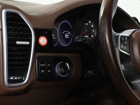 Used 2022 Porsche Cayenne GTS image 30
