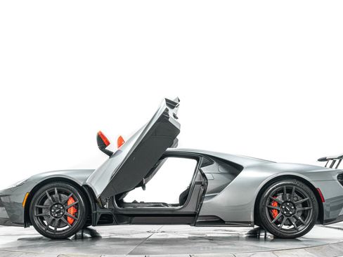 Used 2019 Ford GT RWD image 35