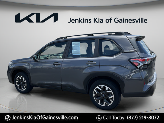 Used 2025 Subaru Forester AWD/4WD image 6