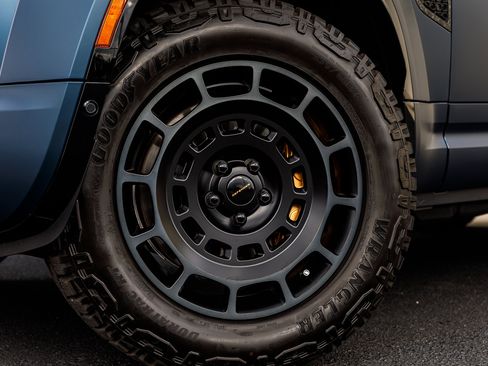 Used 2026 Land Rover Defender 110 OCTA image 3