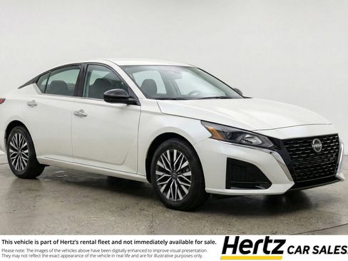 Used 2025 Nissan Altima 2.5 SV image 1