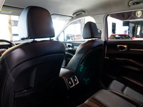 Used 2024 Kia Sorento S FWD image 15